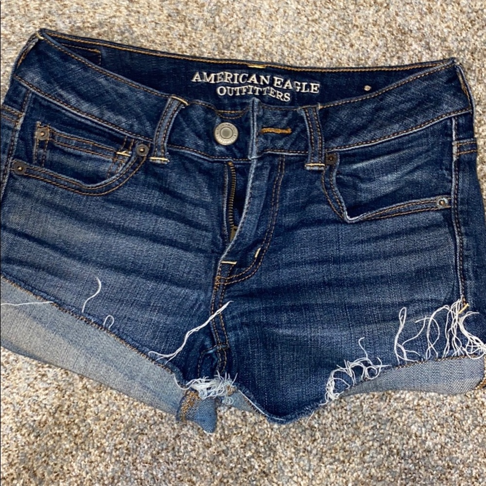 LIKE NEW AE SHORTS SIZE 4 super stretch